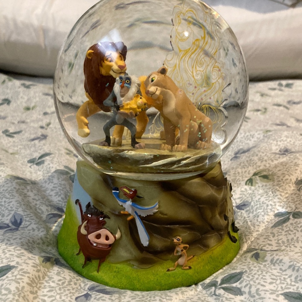 Lion King snow globe that plays “Circle of Life”
